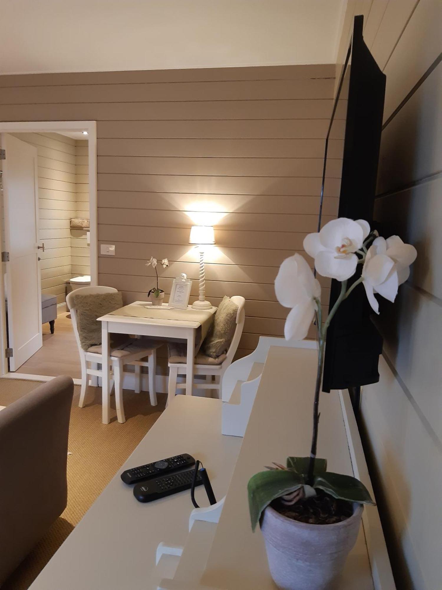 Casa-Cosi, Tourist & Business Suites & Flats With Reserved Parking And Private Terraces In Shared Garden With Seasonal Pool Included, Private Sauna Available Lokeren Exteriér fotografie